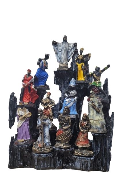 Altar com 12 Orixás da Umbanda